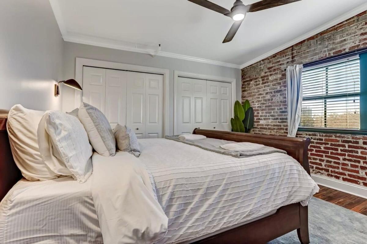 West End Loft - Downtown 5 Min Walk To River St Apartamento